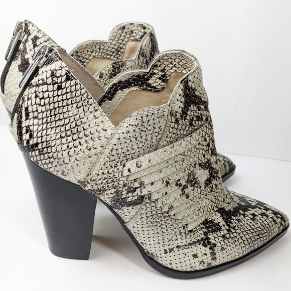 Vince Camuto 8 Levana snake animal print western boot bootie high heel pointed - Picture 2 of 6